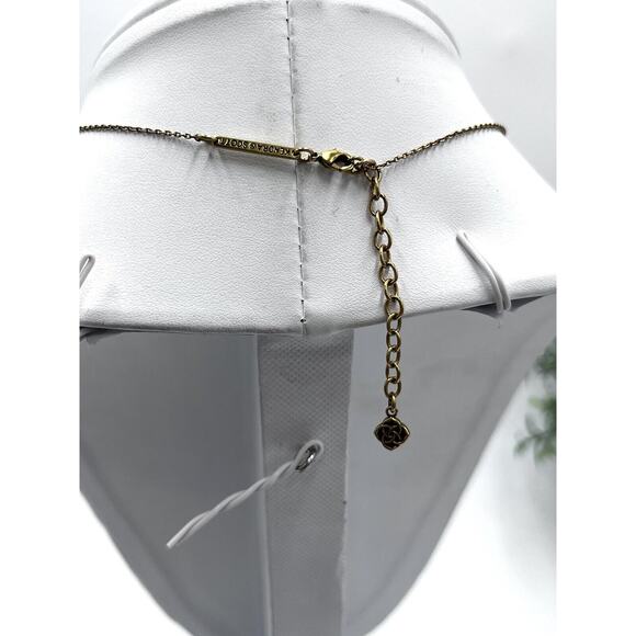 Kendra Scott Margot Vintage Gold Chain And Pendant in White Abalone Necklace - Picture 5 of 16